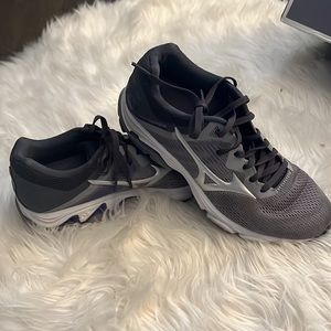 Mizuno Sneakers with box